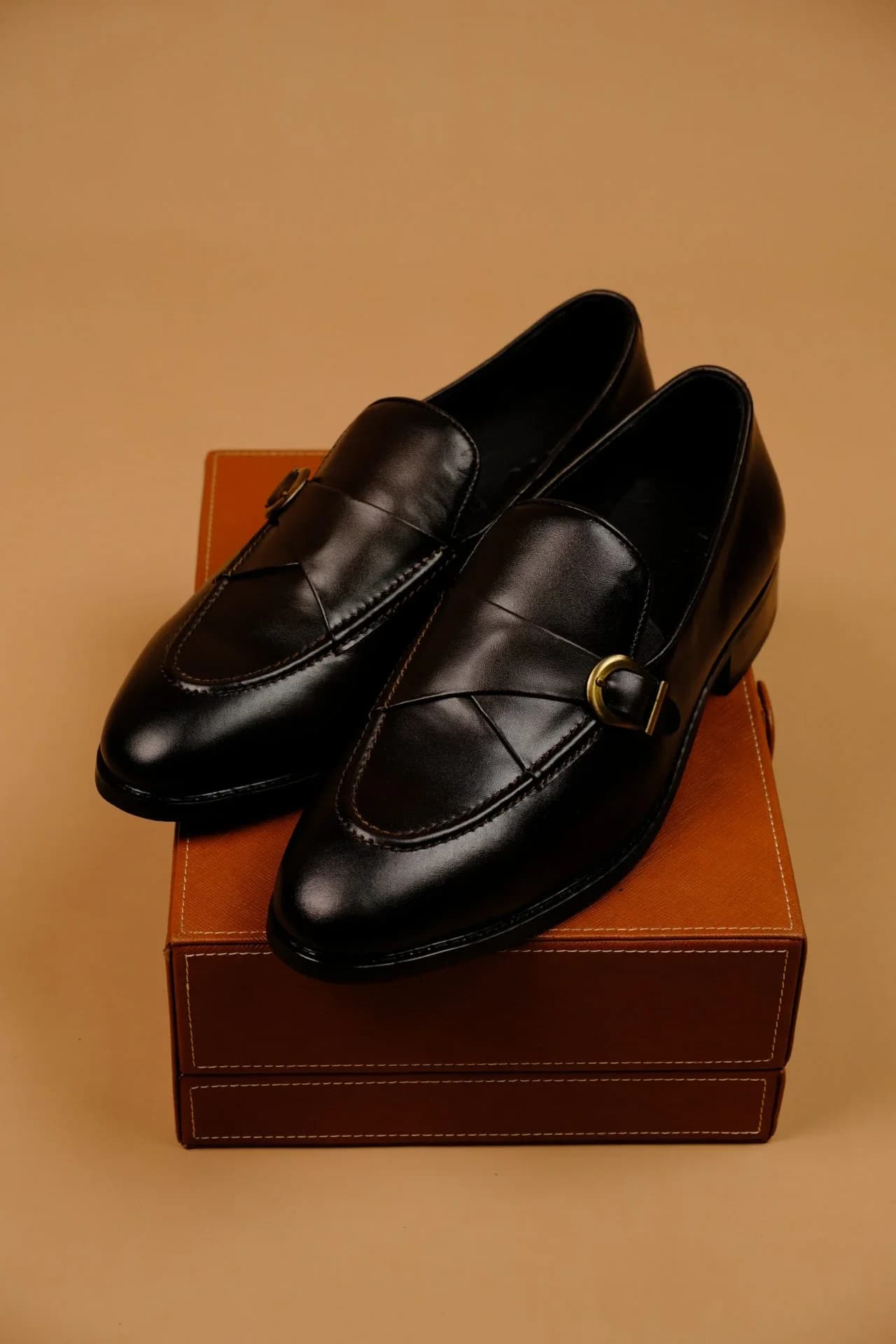 Crossbuckle dark-chocolate