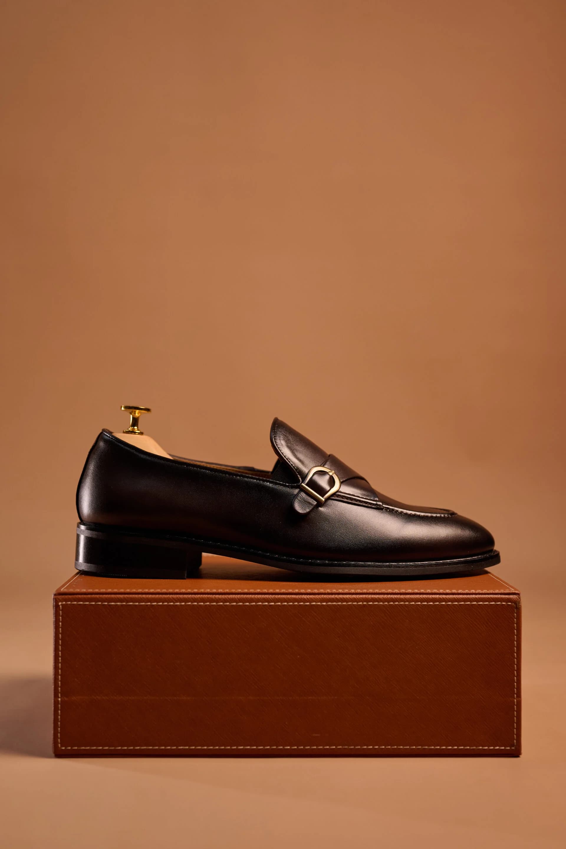 Crossbuckle dark-chocolate