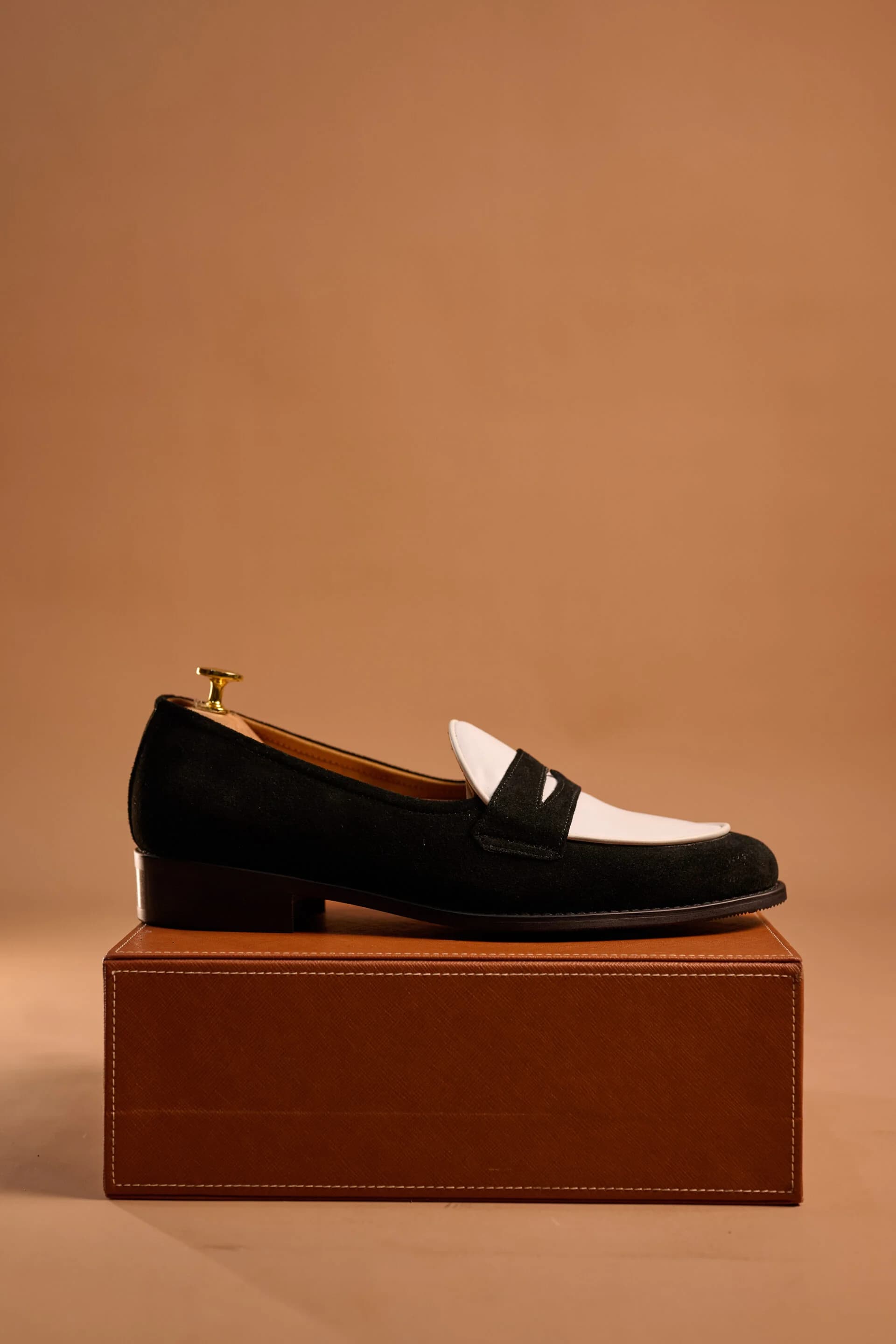 Penny Suede black-white